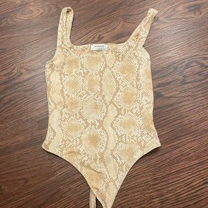 Babaton square neck bodysuit -snake print
